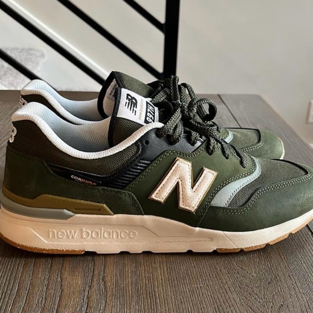 New Balance 997 Men’s sneakers